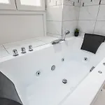아파트 Cocon Prive Avec Jacuzzi & Sauna 랭스