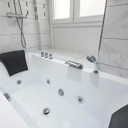 Apartament Cocon Prive Pour 2 Personnes Jacuzzi, Sauna, Wi-fi & Climatisation