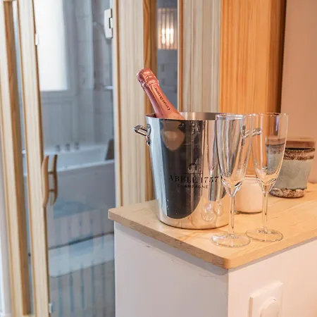 Cocon Prive Avec Jacuzzi & Sauna 아파트 *
