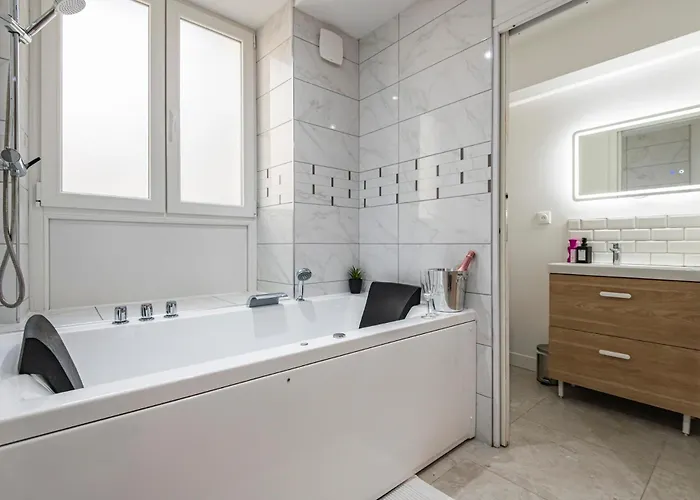 Cocon Prive Avec Jacuzzi & Sauna 아파트 *