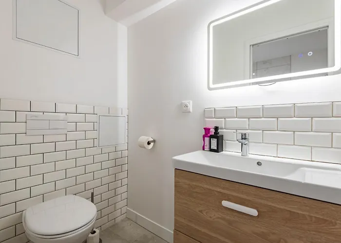 Cocon Prive Avec Jacuzzi & Sauna 아파트 *