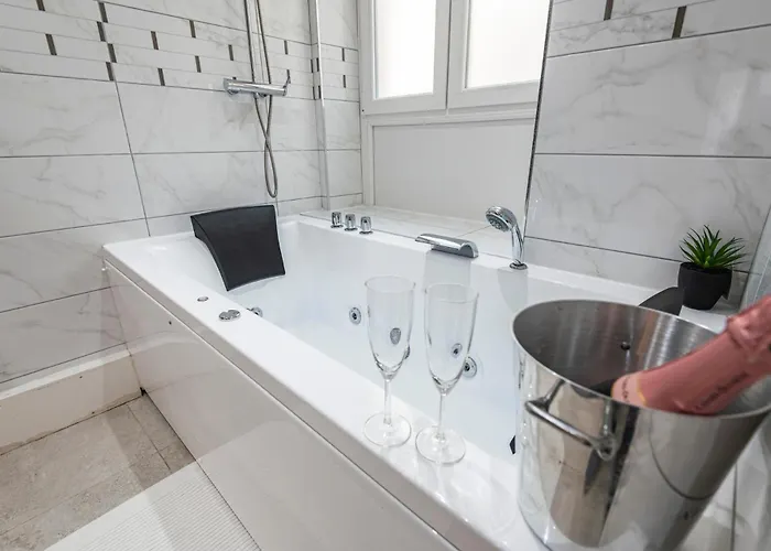 아파트 Cocon Prive Avec Jacuzzi & Sauna *