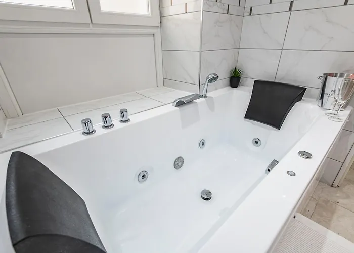 아파트 Cocon Prive Avec Jacuzzi & Sauna 랭스